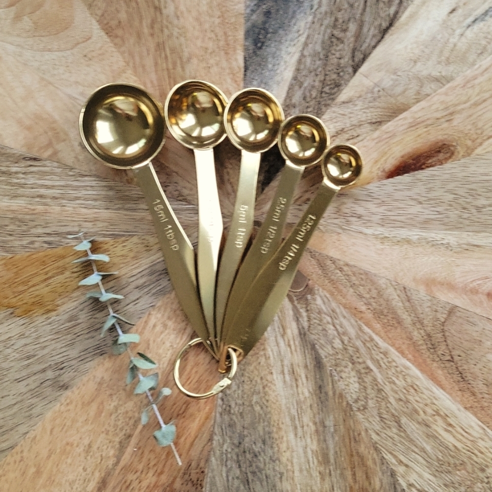 Gold measuring spoons